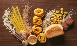 Złe węglowodany lista: makaron, chleb, ciastka, płatki owsiane, ryż, kasza, karmel.