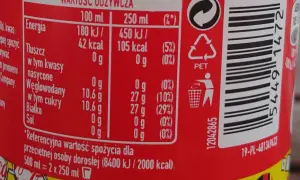 Tabela wartości odżywczych Coca-Cola: 105 kcal w 250 ml. Zawiera 27g cukru.
