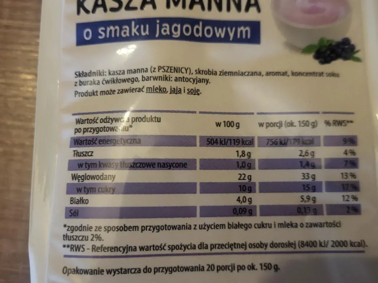 Kasza manna jagodowa: 119 kcal w 100g, 179 kcal w porcji 150g. Idealna na śniadanie.