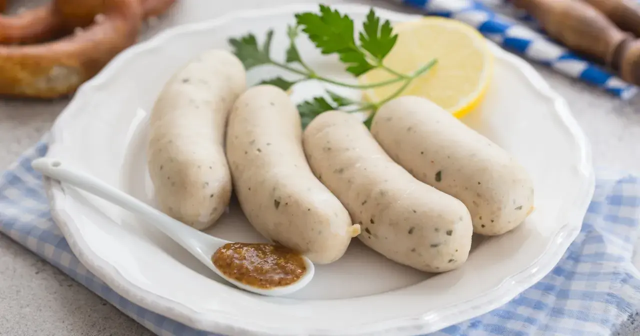 Biała kiełbasa z musztardą, cytryną i pietruszką. Zastanawiasz się nad biała kiełbasa kcal?