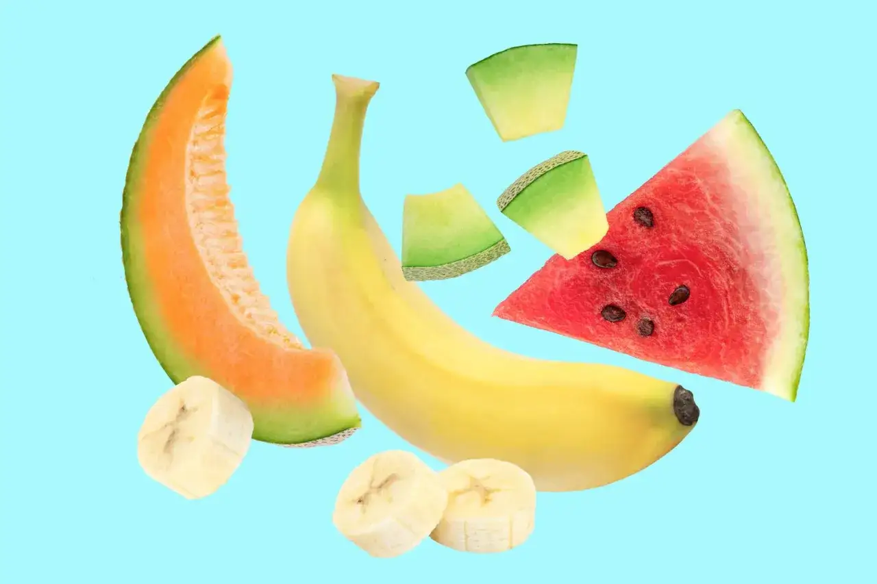 Banan, arbuz i melon – jakie owoce przy refluksie są bezpieczne i smaczne.