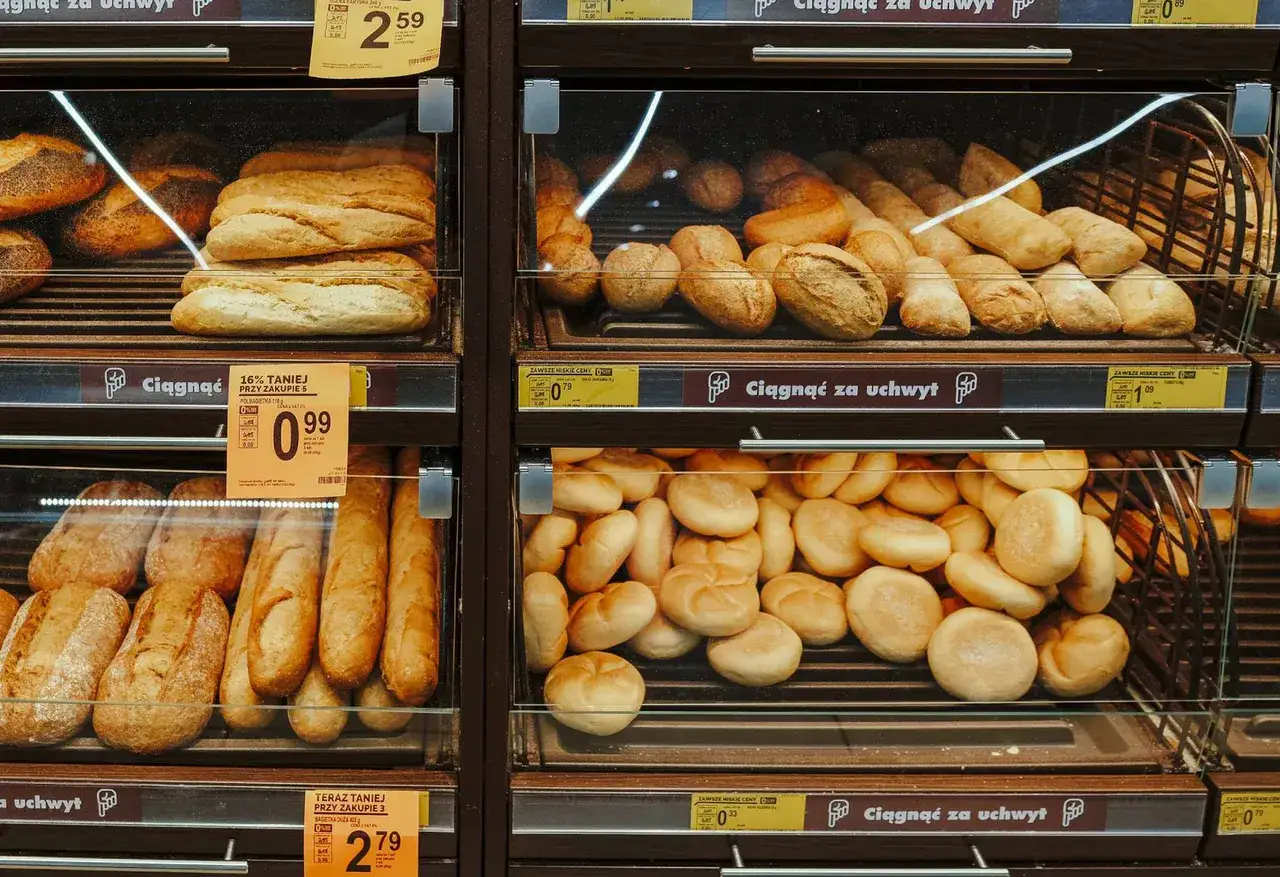 Bułka paryska, biedronka z promocją, świeże pieczywo. Ile kcal ma taka bułeczka?