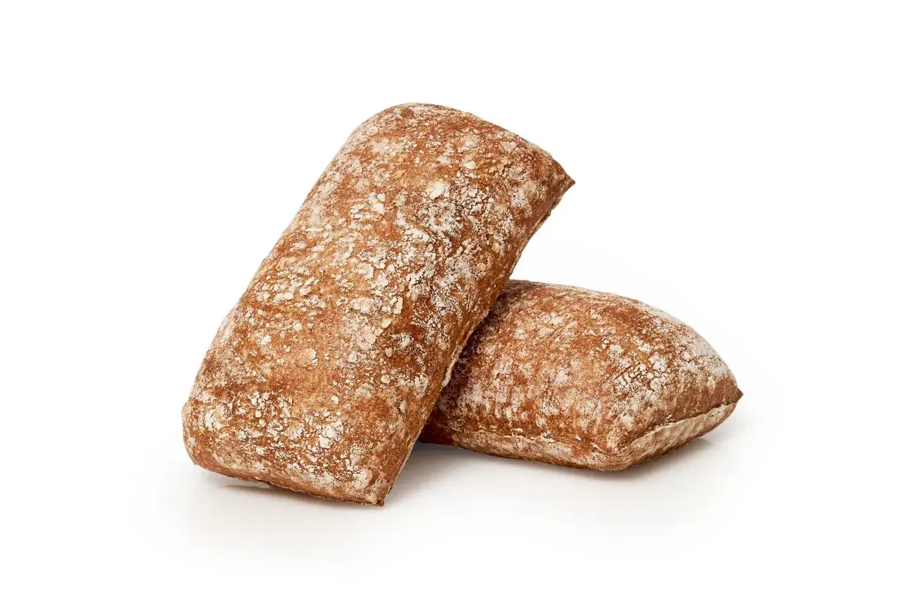 Dwie bułki żytnie, jak biedronka w mące, idealne na śniadanie. Sprawdź ich kcal!